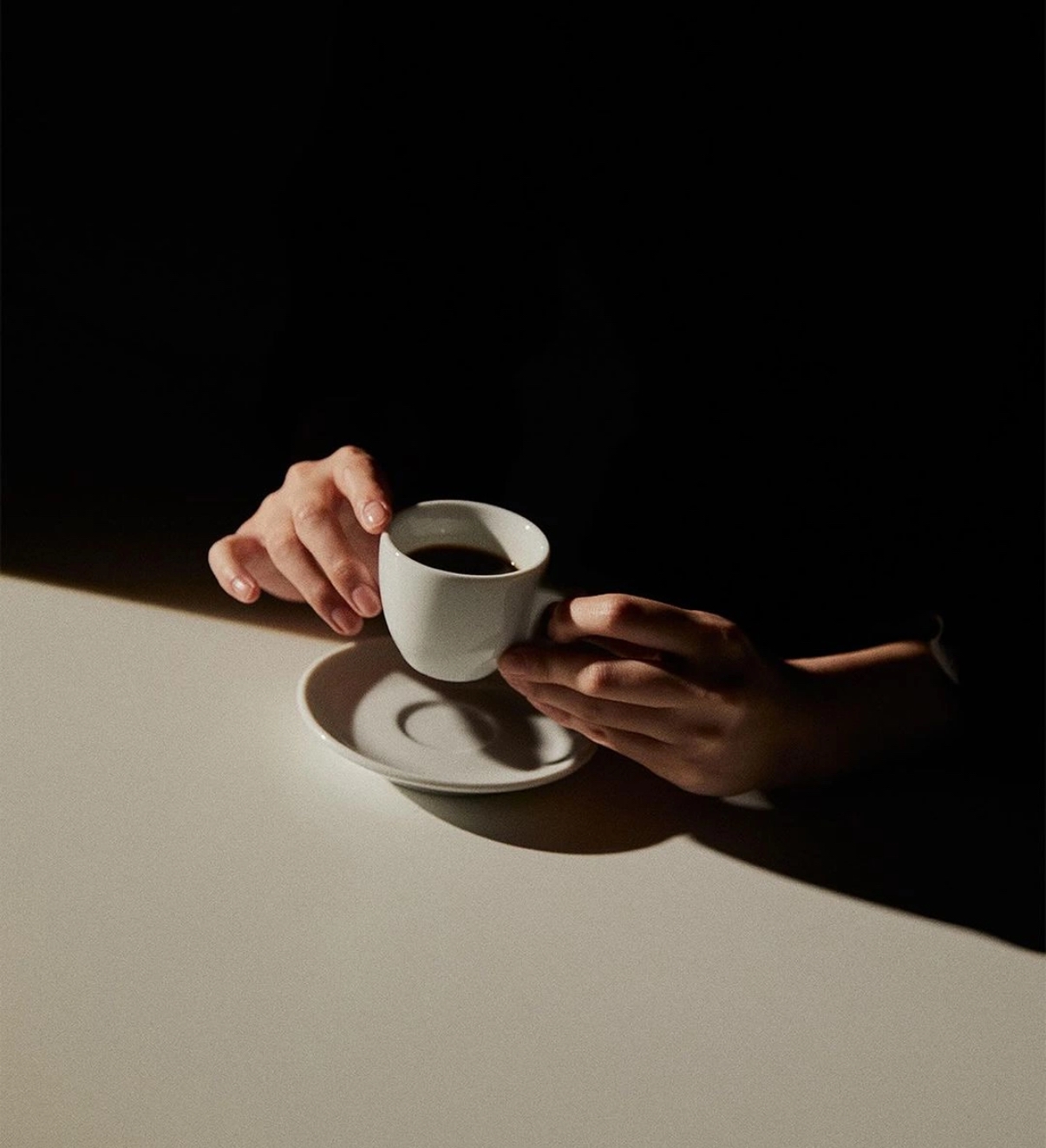 Morning coffee ritual with Echelon Brew premium beans – non-toxic and full-bodied flavor